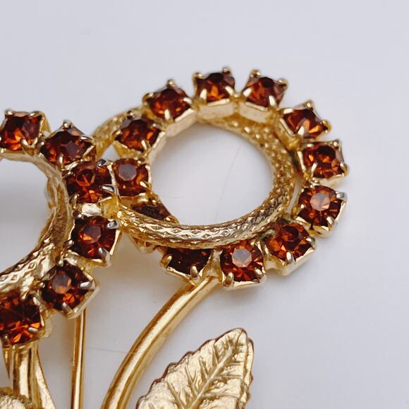 Mid Century Gold Tone Floral Brooch Amber Rhinestone Prong Set 50s Eternity Pin - Picture 4 of 7